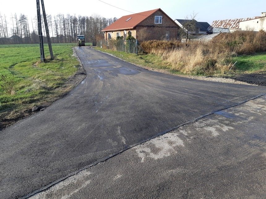 Droga asfaltowa w Winniczce