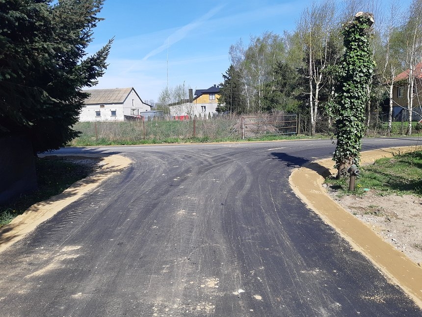 Droga asfaltowa w Golądkowie