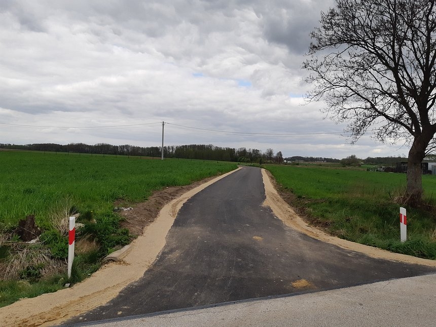 Nowa droga asfaltowa w Błędostowie