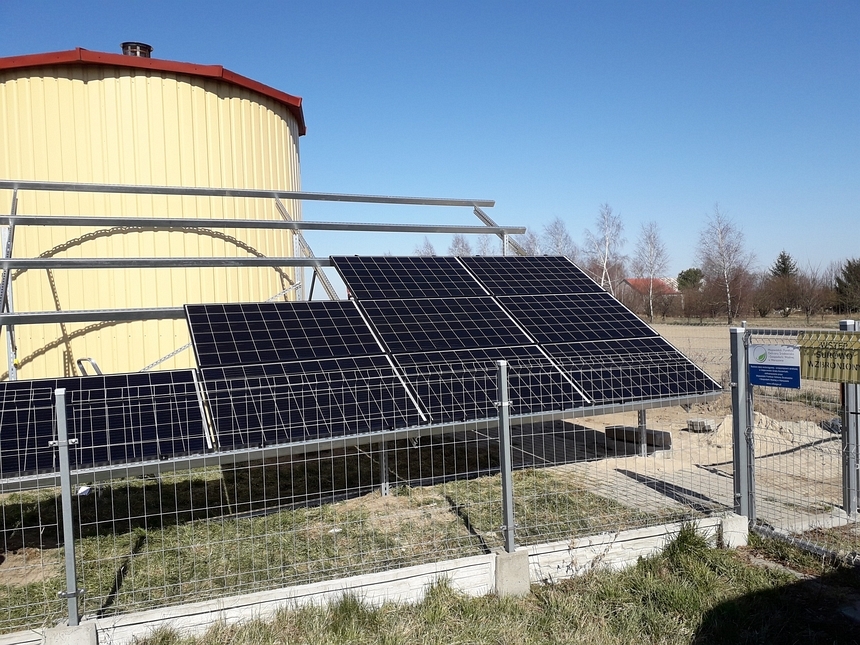 Ogniwa fotowoltaiczne na obiekcie przepompowni wody w miejscowości Gnaty-Szczerbaki