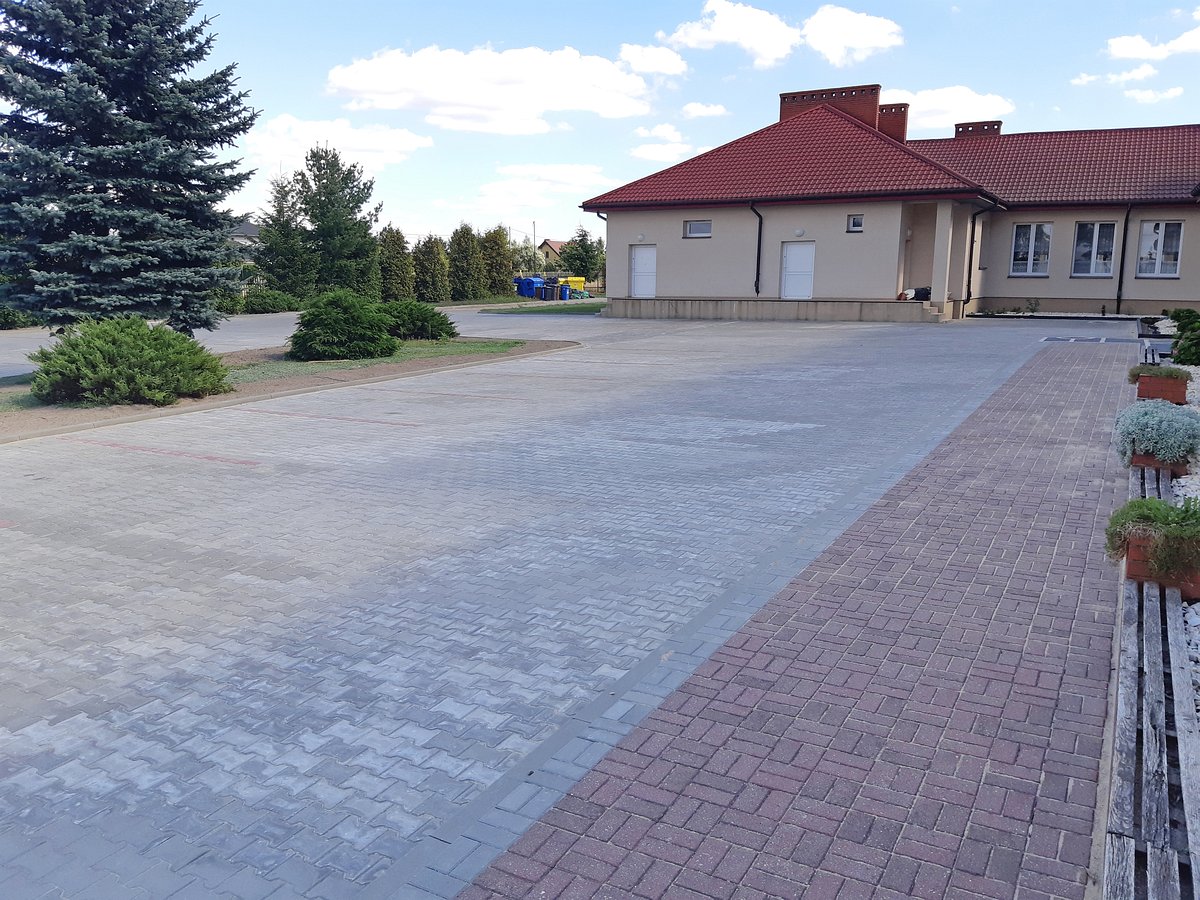 Parking przy Zespole Placówek Oświatowych w Winnicy